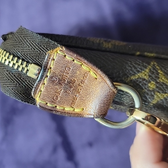 Louis Vuitton Pochette Monogram - Picture 5 of 8